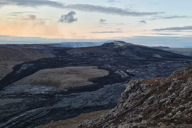Small Group Volcano Hike with a Professional Geologist - Reykjanes Peninsula briefing: how the guide sets up the hike