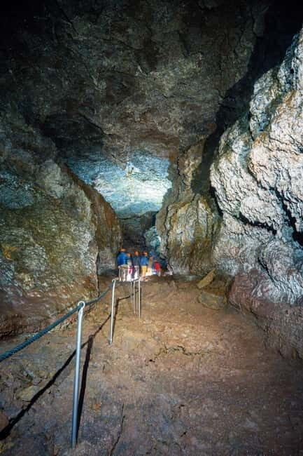 Snæfellsnes: Vatnshellir Lava Cave Tour - Walking Into Vatnshellir’s 8,000-Year Lava Tube
