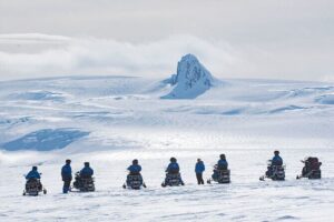 Snowmobile tour on Vatnajökull - The superjeep climb: part drive, part weather check