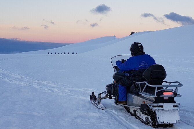 Snowmobile tour on Vatnajökull - Stop 1: Skalafellsjökull viewpoint at around 1,000 meters
