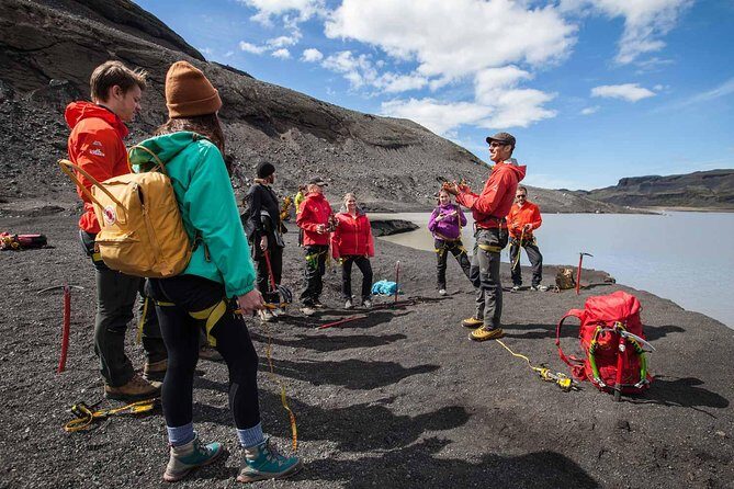 Sólheimajökull Glacier Hike – Adventure in a Small Group - Group Size, Pace, and Guide Attention (What “Small Group” Really Means)