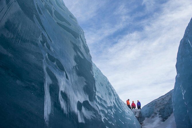 Sólheimajökull Glacier Hike & Ice Climbing Intro - Small Group - Sólheimajökull Ice Climbing: What makes this day feel different