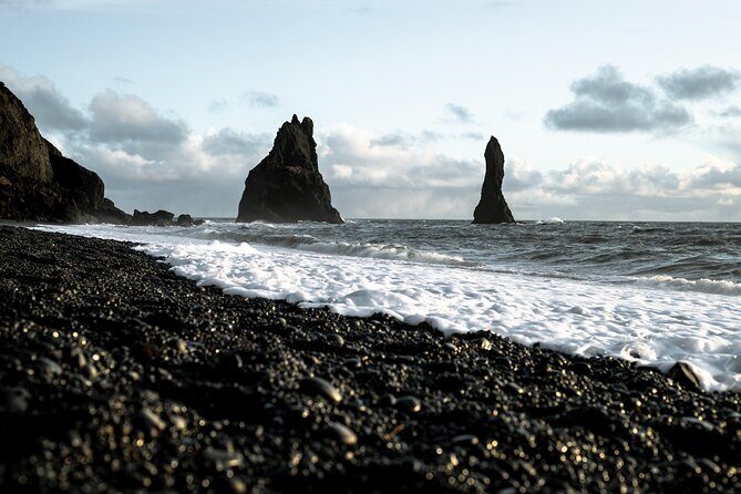 South Iceland Highlights and Northern Lights Combo Full-Day Tour - Stop 5: Seljalandsfoss, the walk-behind waterfall, and staying steady on wet paths