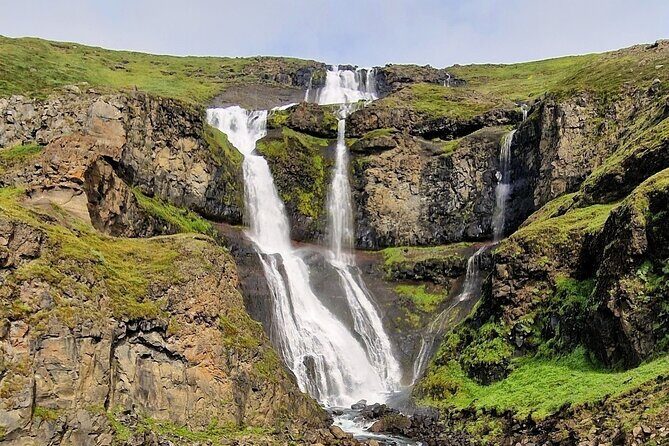 Stuðlagil Canyon and Vök Baths Day Tour - Who should book this Stuðlagil Canyon and Vök Baths day tour