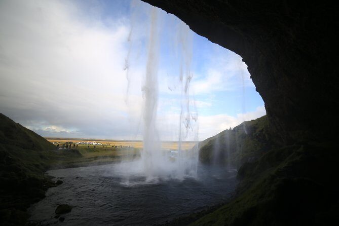 Superjeep south coast & Katla Ice Caves from Reykjavik - Weather and comfort: How to dress for wind, cold, and wet ice