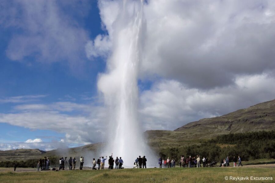 The Golden Circle & Hop On - Hop Off Combo Deal - Þingvellir National Park Walk: Where Plates Pull Apart