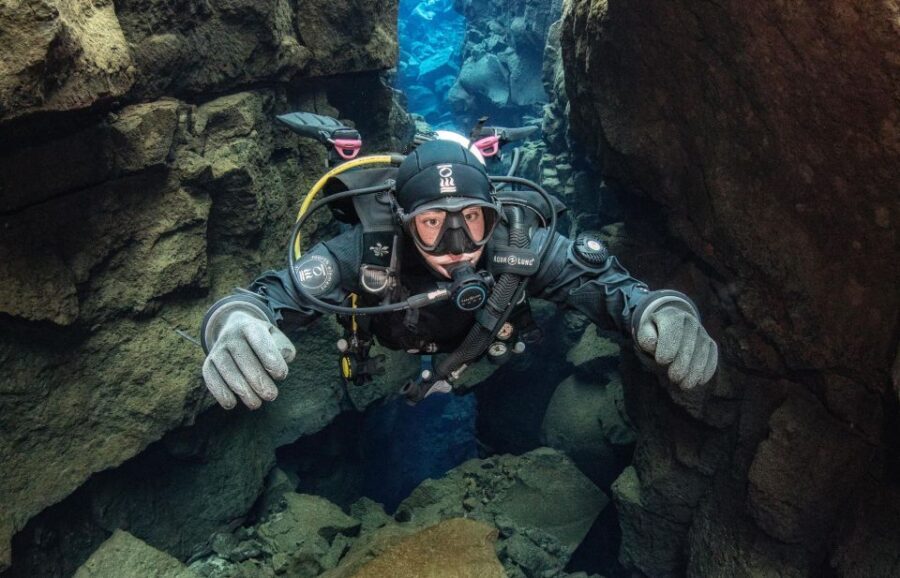 Thingvellir: Silfra Fissure Diving with Optional Pickup - Meeting point and getting to the right van