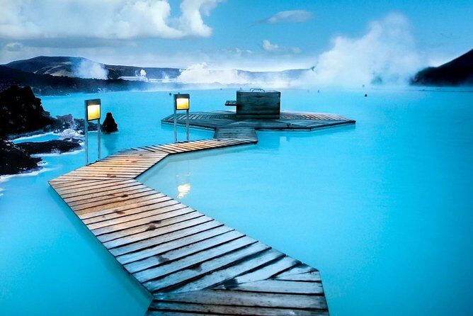 Unique bathing in an Icelandic hot springs at the Blue Lagoon - Getting in: what the lagoon time feels like (and how to enjoy it)