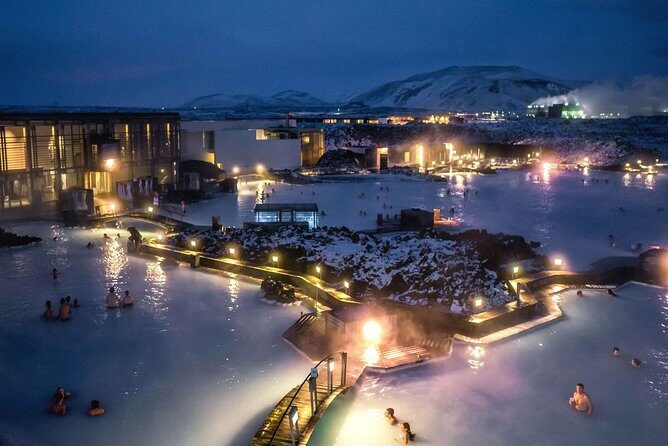 Unique bathing in an Icelandic hot springs at the Blue Lagoon - Silica mud masks and the spa-style add-ons