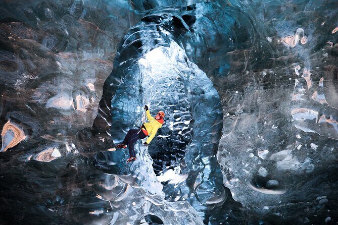 Winter Ice Cave + Climbing Private Photoshoot - 20 Shot Package - Where You Meet at Jökulsárlón, and How the 6 Hours Typically Unfold